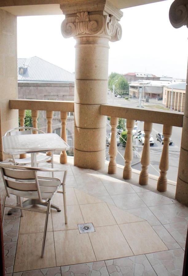Golden Apricot Bed and Breakfast Γκιουμρί Εξωτερικό φωτογραφία